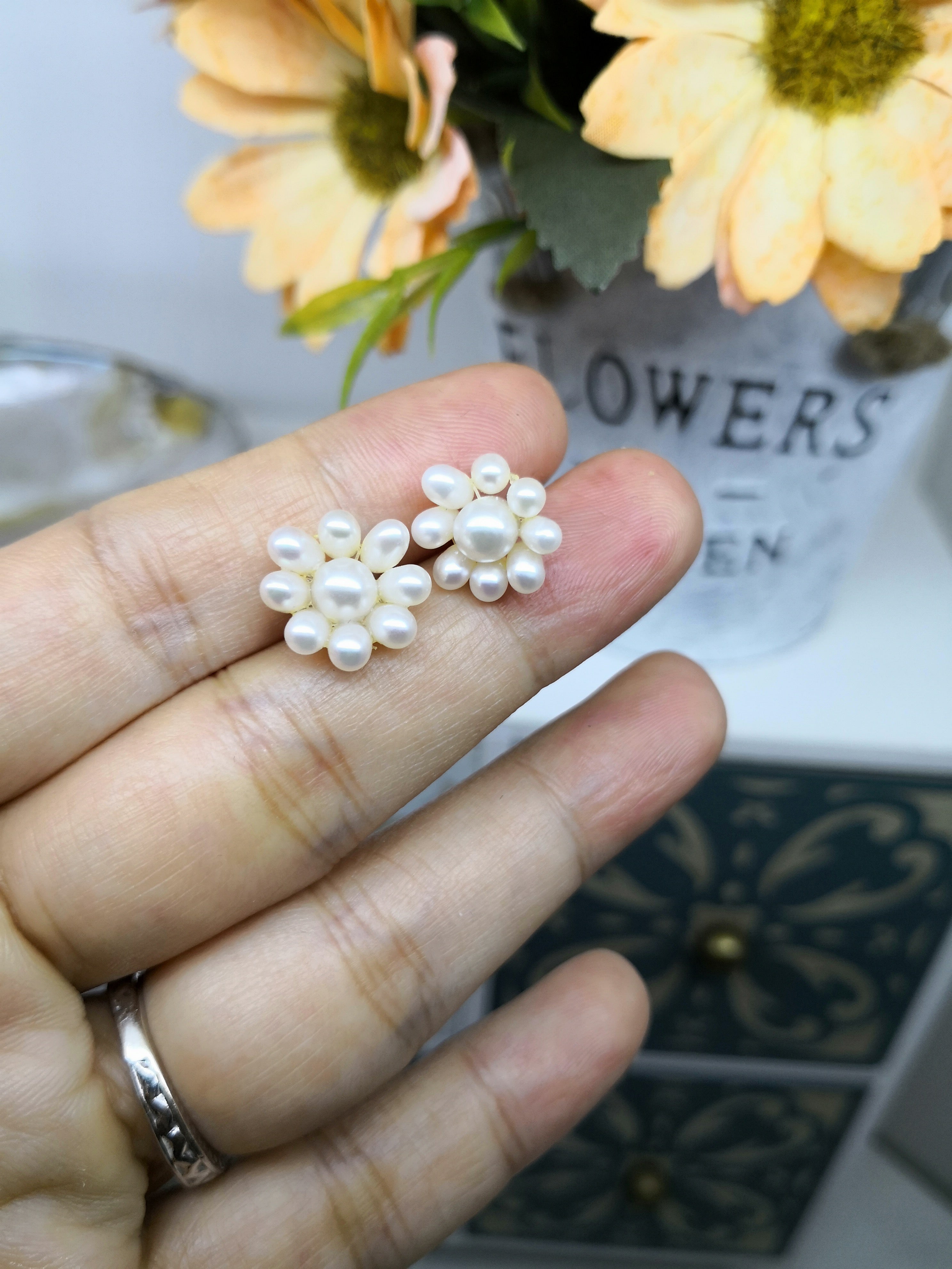 Flower Pattern Earrings - Angel the Pearl Girl